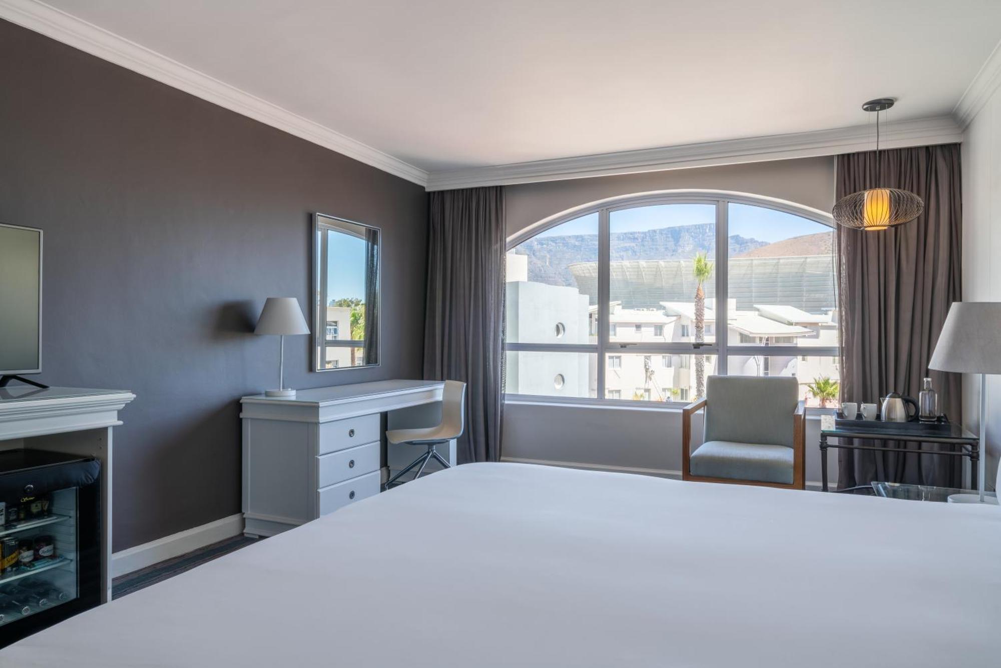 Radisson Collection Hotel, Waterfront